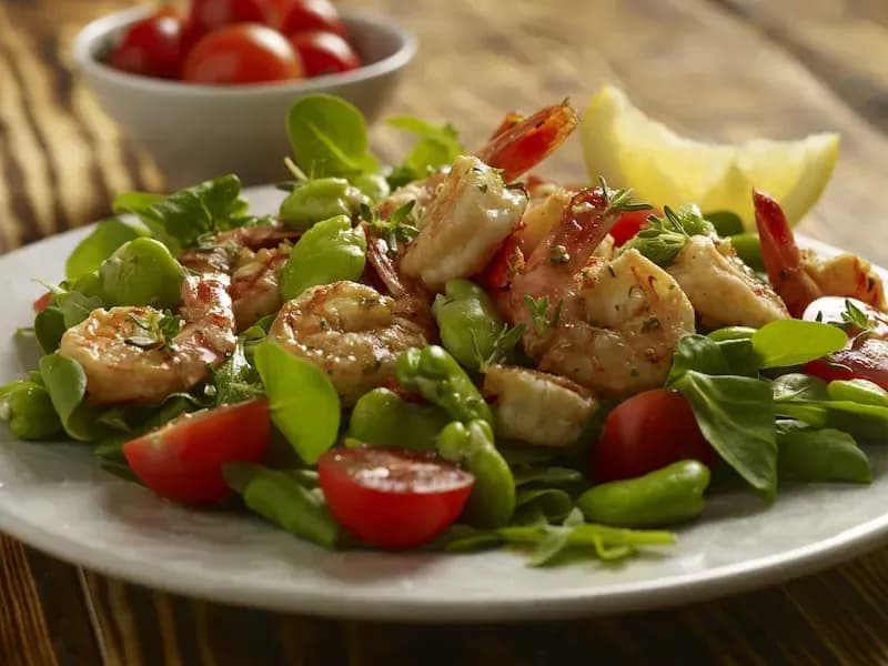 Idealne sałatki do krewetek, które zaskoczą Twoich gości