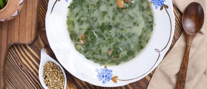 Czy zupa szczawiowa jest zdrowa? Odkryj jej niespodziewane korzyści