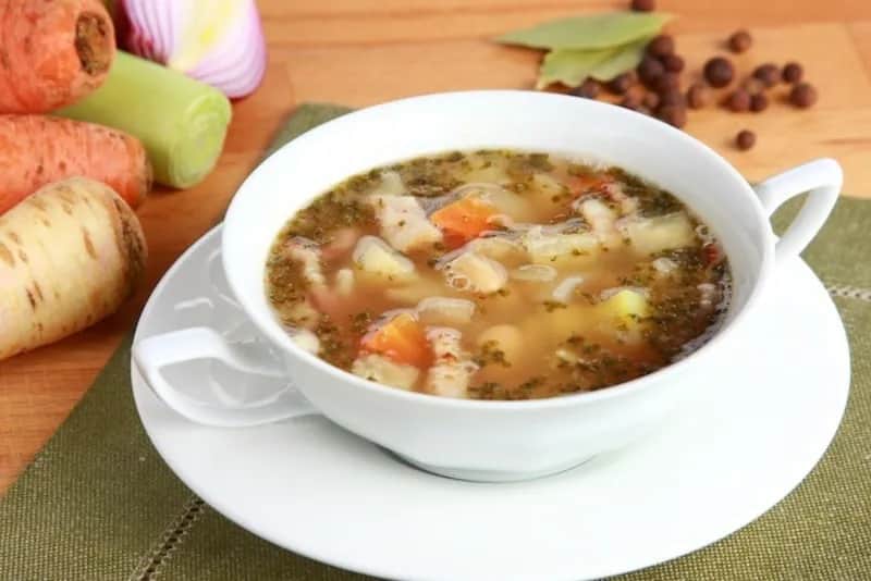 Jak zrobić dobrą zupę fasolową – prosta receptura na smaczny posiłek