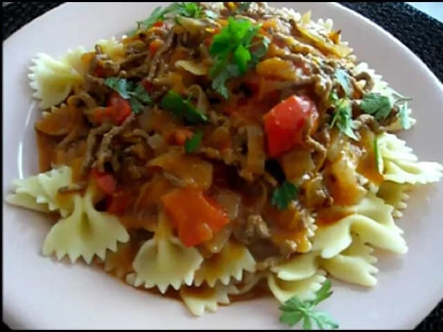 Pomysły na dania z sosem bolognese, które zaskoczą Twoje kubki smakowe