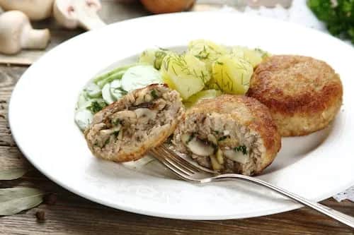 Co zrobić na obiad z mięsa gotowanego? Proste i smaczne przepisy