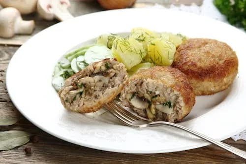 Co zrobić na obiad z mięsa gotowanego? Proste i smaczne przepisy