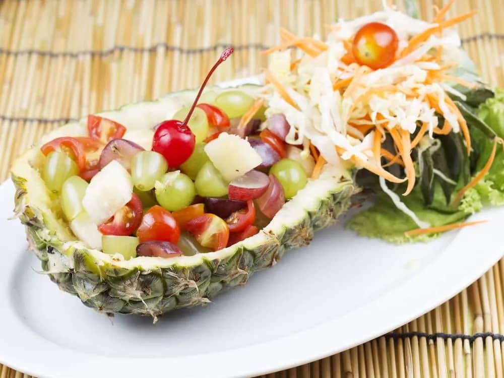 Jak udekorować sałatkę, by zachwycała wyglądem i smakiem?