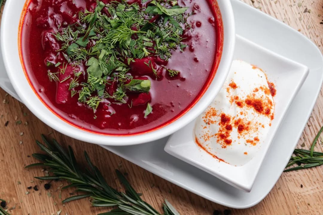 Zupa buraczkowa jak u babci – przepis na smak dzieciństwa